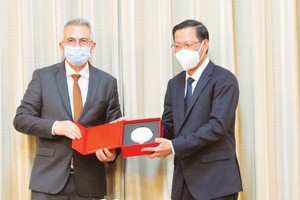 HCMC desires to learn development experience of Frankfurt