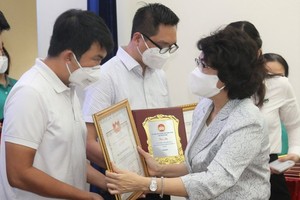  HCMC praises dedications of voluntary individuals, groups during Covid-19 fight
