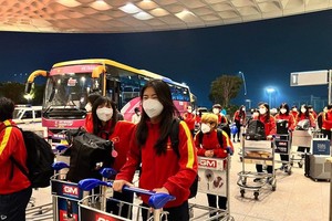Vietnamese women’s football team returns home 