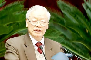 Politburo meets with former Party, State leaders