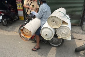 HCMC Traffic Police handle outdated, homemade motorbikes