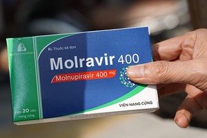 HCMC receives 200,000 Molnupiravir pills to deliver to Covid-19 infections 