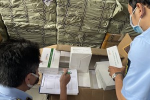 HCMC Police raze illegal trade ring of Covid-19 test kits, treatment drugs