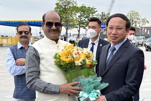 Delegation of Indian Parliament visits Ha Long Bay
