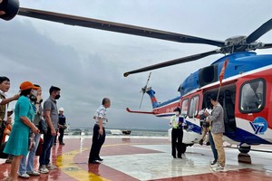 Tourists eager to experience of 40-minute HCMC sightseeing helicopter tour