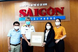 SGGP Newspaper gives Covid-19 test kits to Naval Region 5 High Command