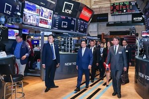 PM visits New York Stock Exchange, holds roundtable with CEOs of int'l firms