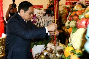 Prime Minister, HCMC leaders commemorate President Ho Chi Minh 