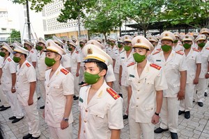 100 formally trained policemen reinforce commune-level police in HCMC