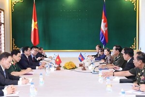 Vietnamese, Cambodian PMs agree on measures to foster ties