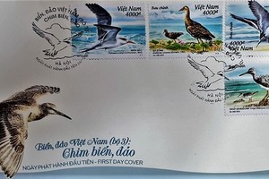 Postage stamp set featuring Vietnam's Sea and Islands released 