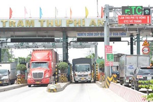 Serious congestion at An Suong – An Lac station on 1st day of e-toll collection