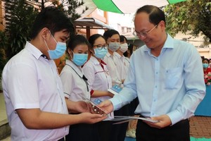 RO water filter systems, scholarships given for needy pupils in HCMC 