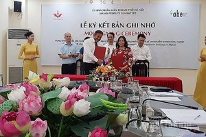 Hanoi partners up with French business in aviation industry