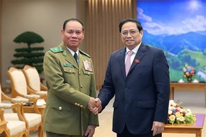 PM receives Lao Deputy PM and Minister of Public Security