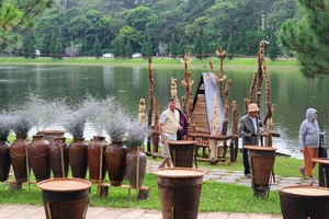Enjoying Central Highlands cultural space along Da Lat City’s Xuan Huong Lake 