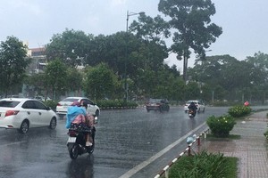 Abnormally persistent rains appear on first days of new year