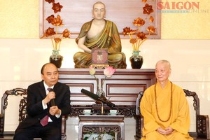 President Nguyen Xuan Phuc offers Tet greeting to Vietnam Buddhist Sangha