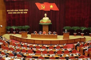 Politburo meets former Party, State leaders