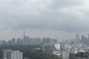 Southern region witnesses downpours amid scorching days, high UV index