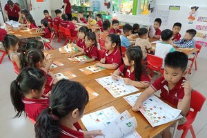 HCMC to continue to review service fees in schools