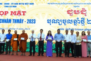 Vietnam Fatherland Front leader attends Chol Chnam Thmay festival in Ca Mau