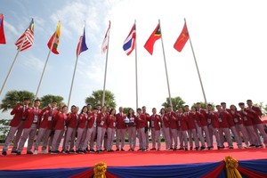 Touching flag-raising ceremony of SEA Games 32 opens