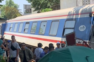 Train suddenly derailed right after departing from Hue station