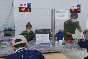 HCMC Police opens peak period of chip-based ID card, eID account issuances