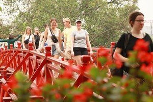 Favorable visa policy urged to draw tourists