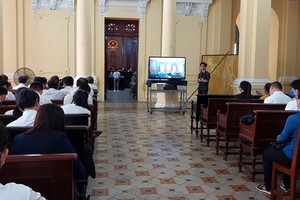 18 taxmen, dozens of defendants taken to court in Thuduc House case