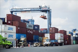 Vietnamese firms urged to shift to official cross-border exports
