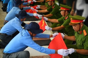 Mekong Delta localities host memorial, burial ceremonies for martyrs' remains