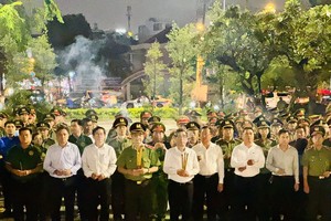City leaders offer incense in memory of martyrs