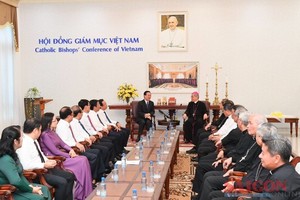 President pays first visit to Catholic Bishops' Conference of Vietnam