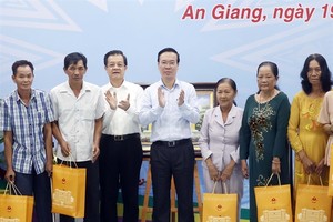 President visits advanced new-style rural commune in An Giang