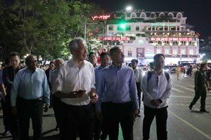 Singaporean PM Lee Hsien Loong meets Prime Minister Pham Minh Chinh 