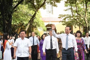 City Party Chief Nguyen Van Nen attends opening ceremony for new school year