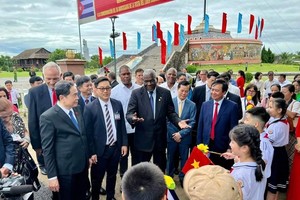 NA President of Cuba visits revolutionary historical relics in Quang Tri 