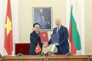Top Vietnamese, Bulgarian legislators inform outcomes of talks to media