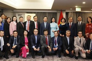 President meets Vietnamese community in US 
