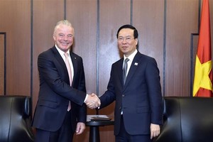 Vietnamese President meets with leaders of Boeing, Apple