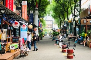 Meaningful activities celebrate Vietnam Teacher’s Day at HCMC Book Street