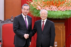 Vietnamese Party chief receives Chinese Minister of Foreign Affairs