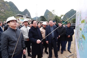 PM urges consideration of building border economic zone in Cao Bang