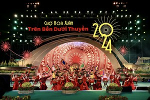 HCMC floating flower fair opened officially