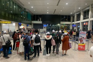 Tan Son Nhat Airport serves 136,000 passengers on fourth day of lunar new year