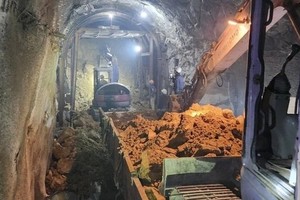 North-South railway remains shut due to non-stop landslide in Bai Gio Tunnel