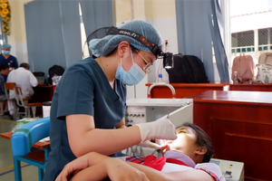 HCMC sends off dental care program for pupils in seven primary schools