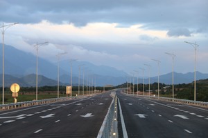 Cam Lam- Vinh Hao Expressway set to open to traffic on April 26